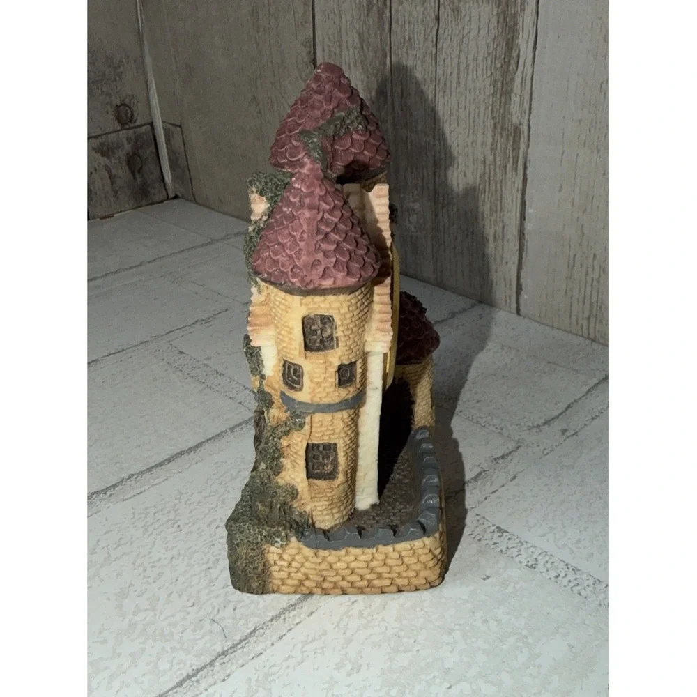Vintage Miniature Castle Quartz Clock Fantasy Resin Cottage Shelf Decor Glows